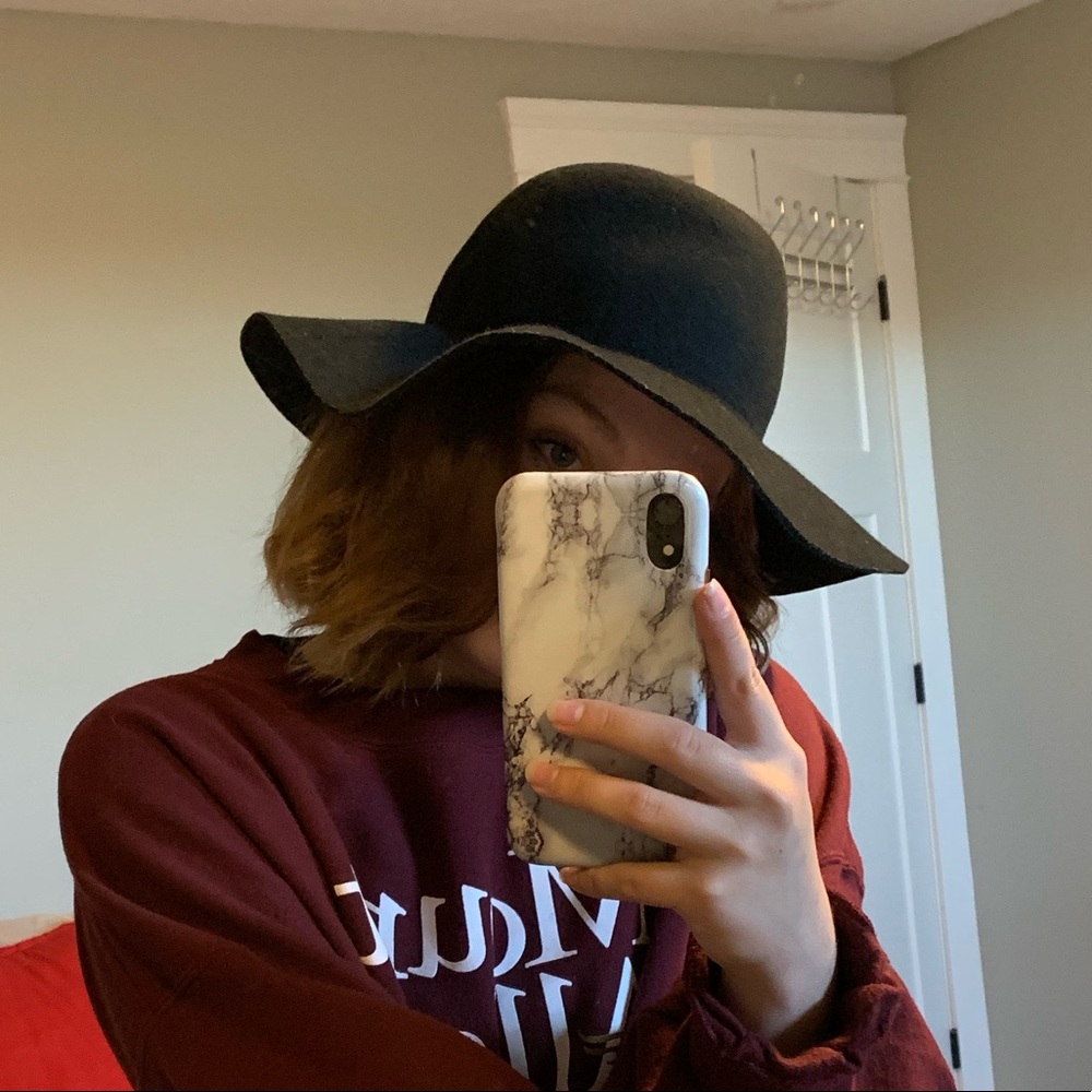 Wool Hat 🍁🍂 - Picture 2 of 3